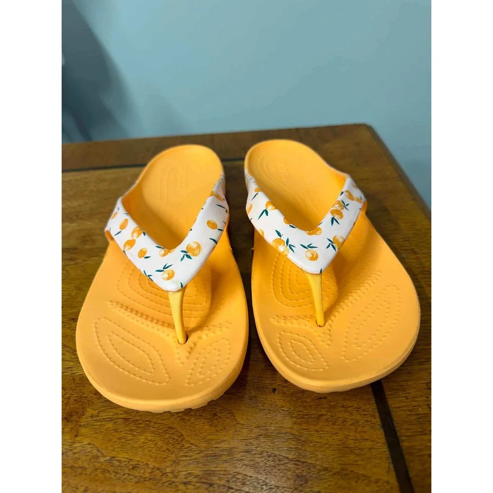 Crocs Kadee II Flip Flops Womens 9 Orange Citrus Fruit Print Sandals 202492